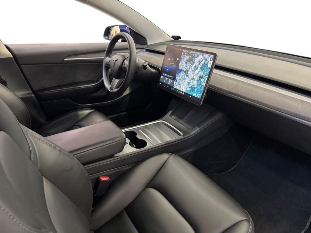Tesla Model 3 2021 Sininen