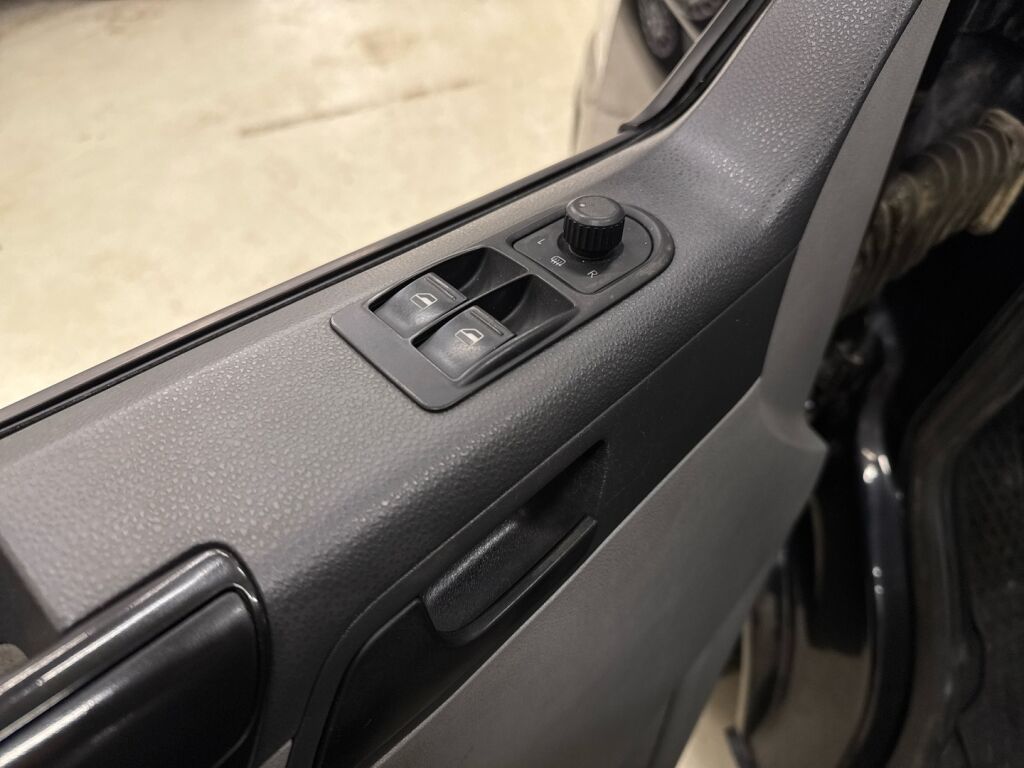 Volkswagen Transporter 2014 Musta