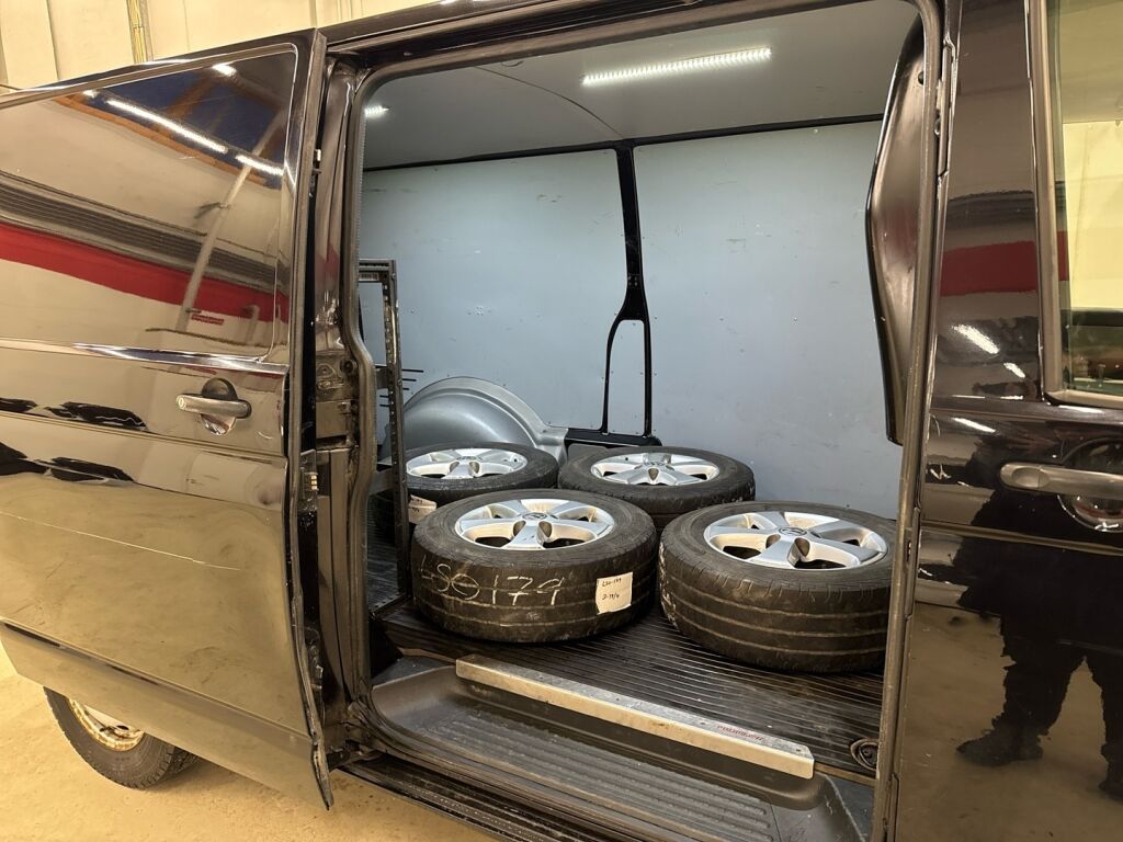 Volkswagen Transporter 2014 Musta