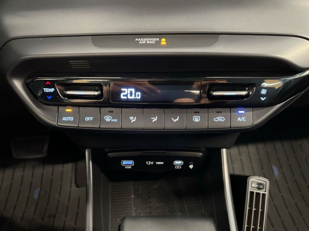 Hyundai i20 Hatchback 2024 Valkoinen