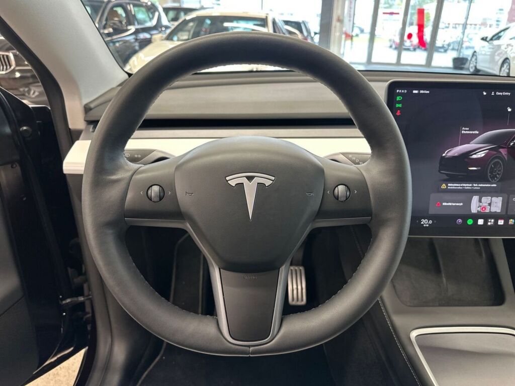 Tesla Model Y 2023 Monivär.