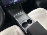 Tesla Model Y 2023 Monivär.