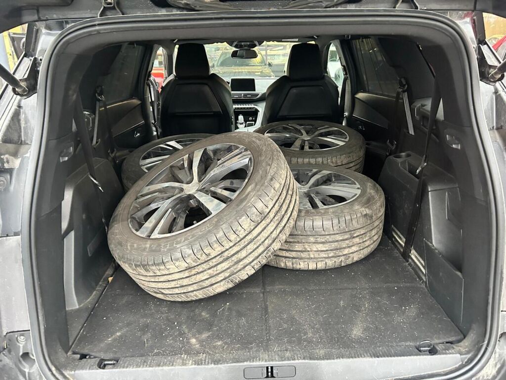 Peugeot 5008 2019 Harmaa