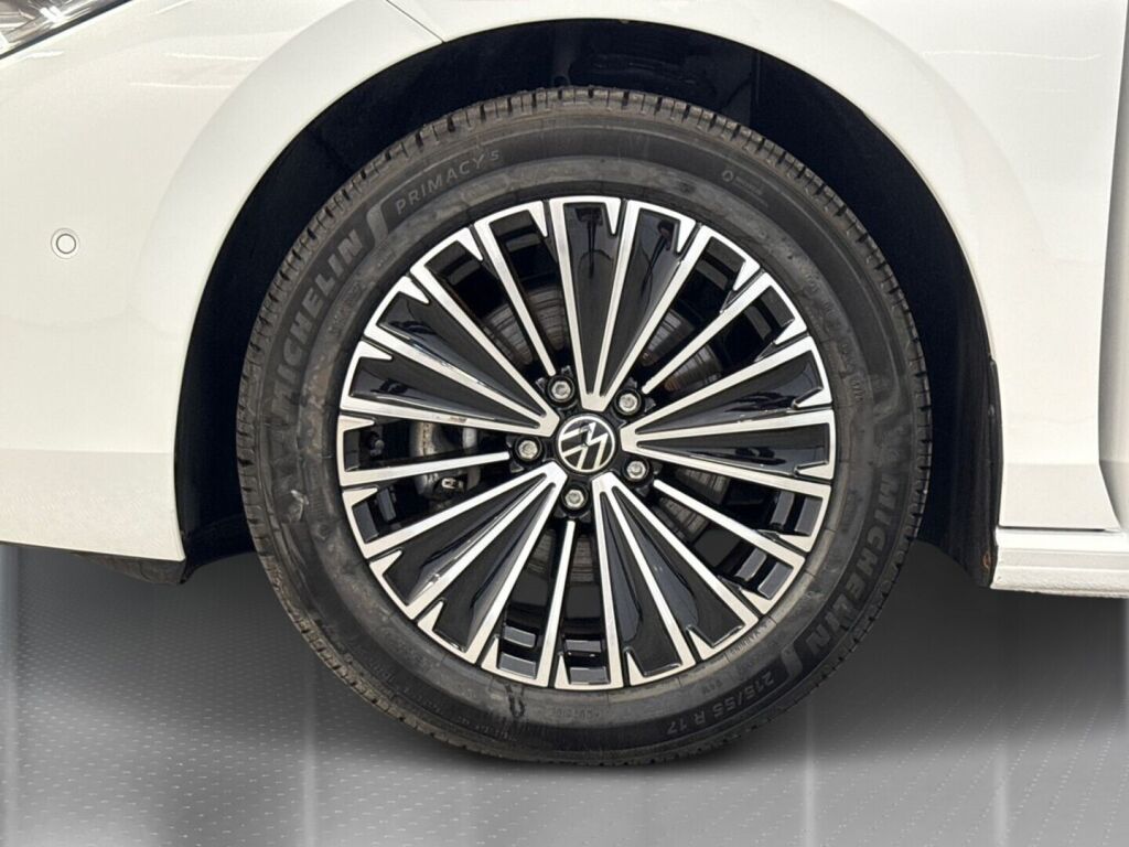 Volkswagen Passat 2024 Valkoinen