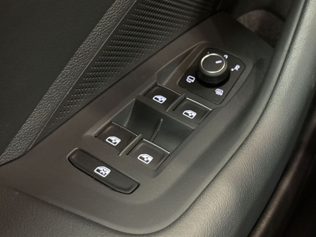 Volkswagen Passat 2024 Valkoinen