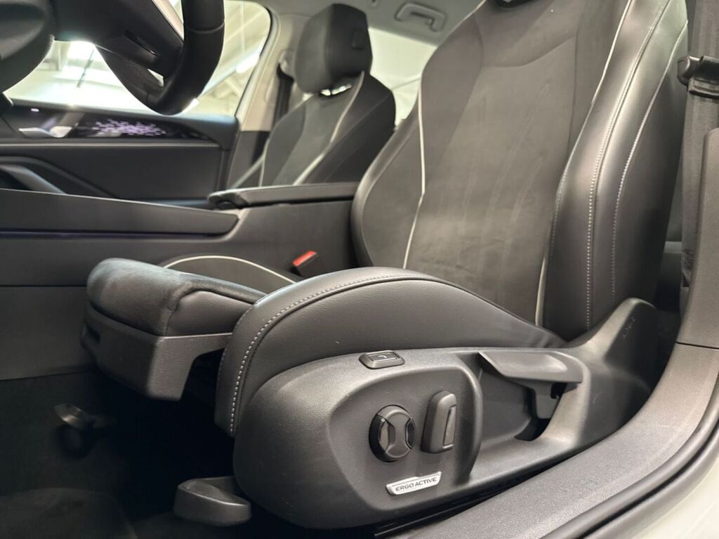 Volkswagen Passat 2024 Valkoinen
