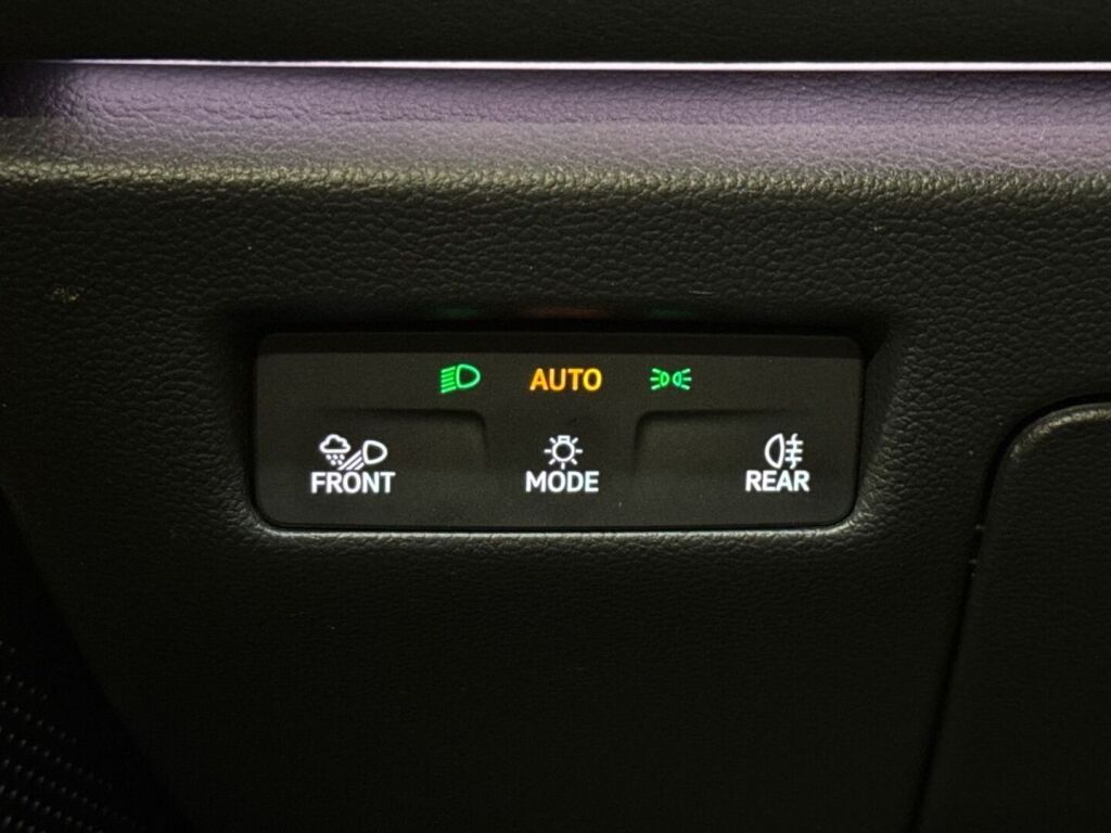 Volkswagen Passat 2024 Valkoinen