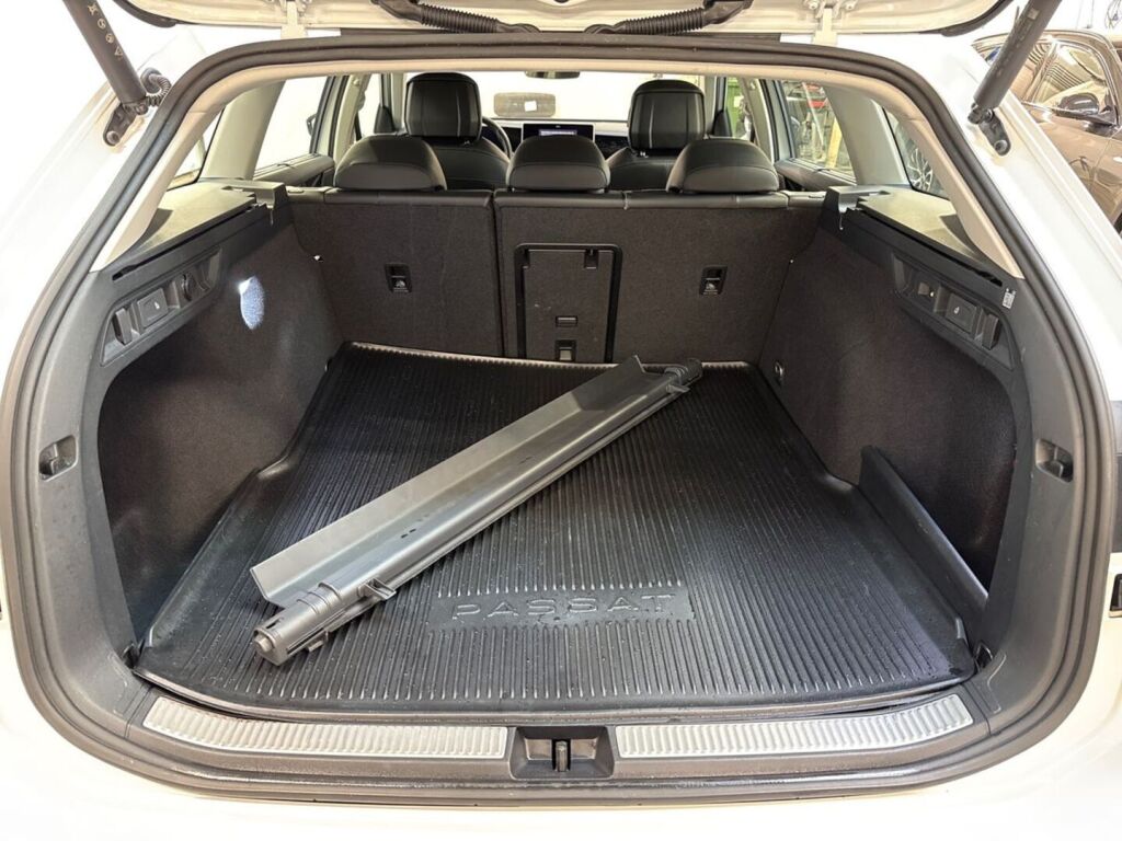 Volkswagen Passat 2024 Valkoinen