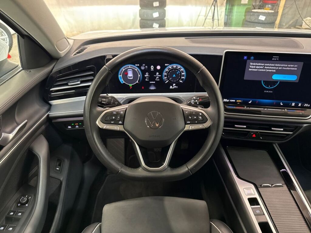 Volkswagen Passat 2024 Valkoinen