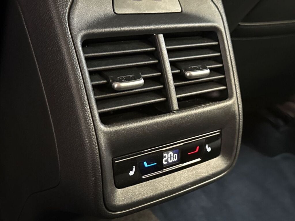 Volkswagen Passat 2024 Valkoinen