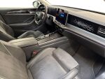 Volkswagen Passat 2024 Valkoinen