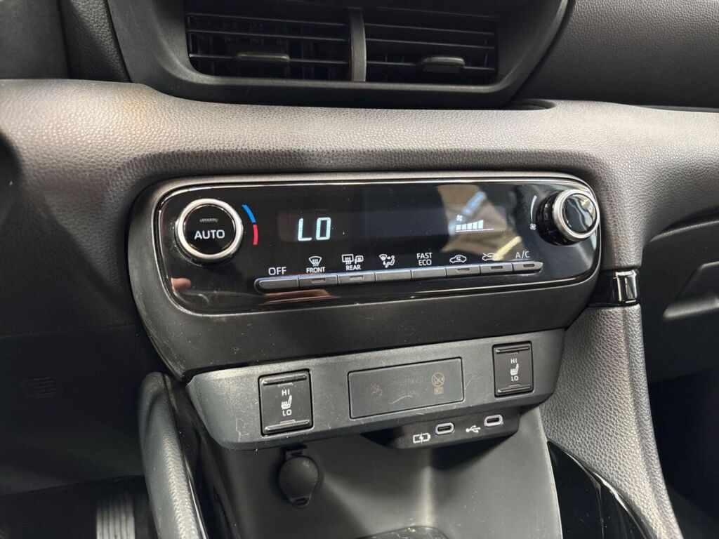 Toyota Yaris 2024 Valkoinen