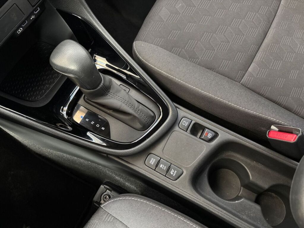 Toyota Yaris 2024 Valkoinen