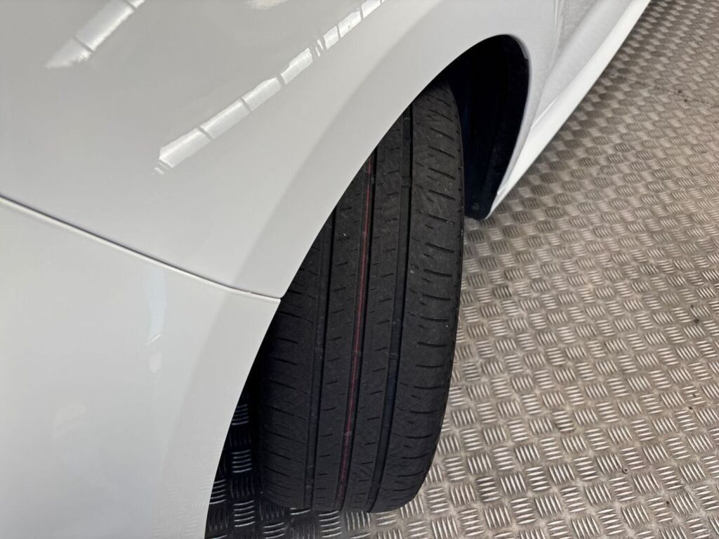 Toyota Yaris 2024 Valkoinen
