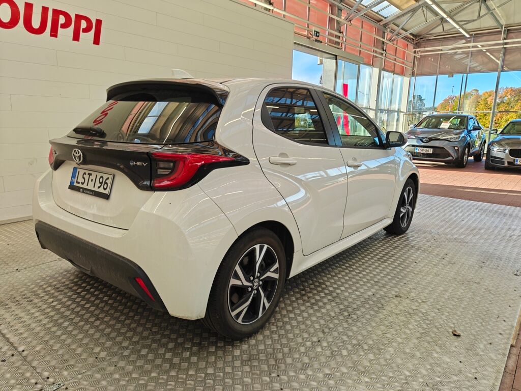 Toyota Yaris 2024 Valkoinen