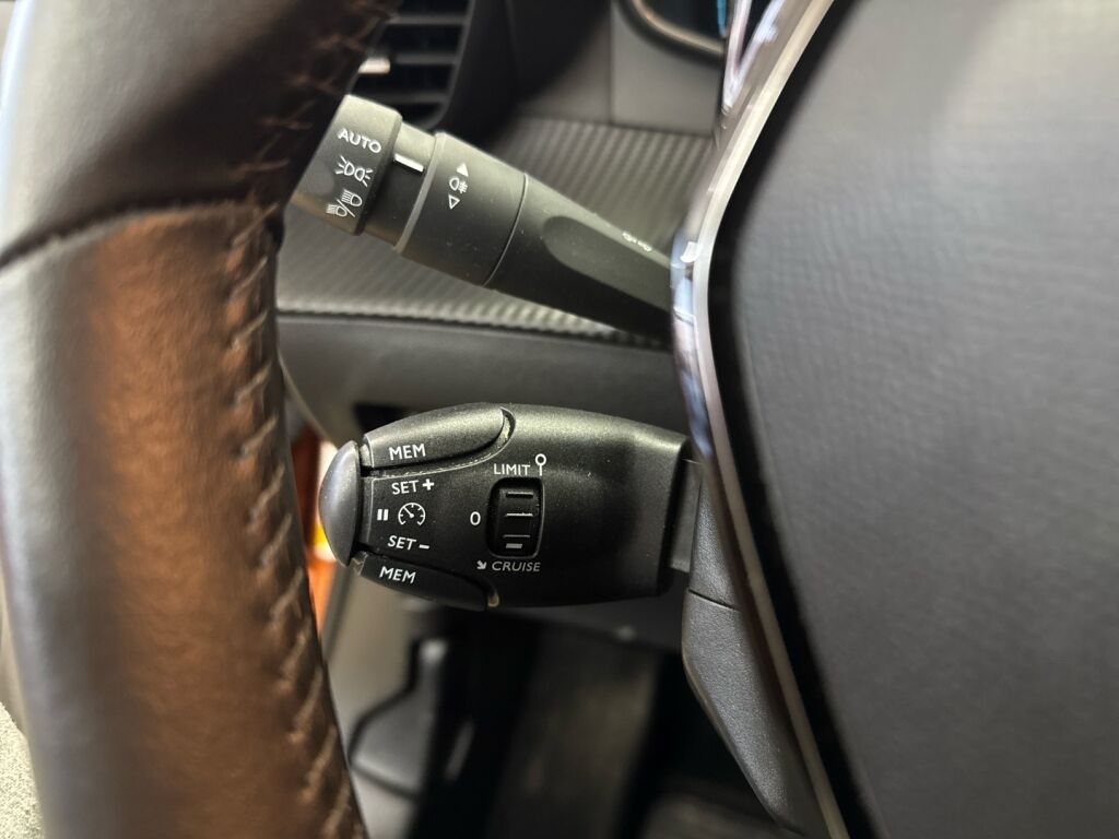 Peugeot e-2008 2022 Oranssi