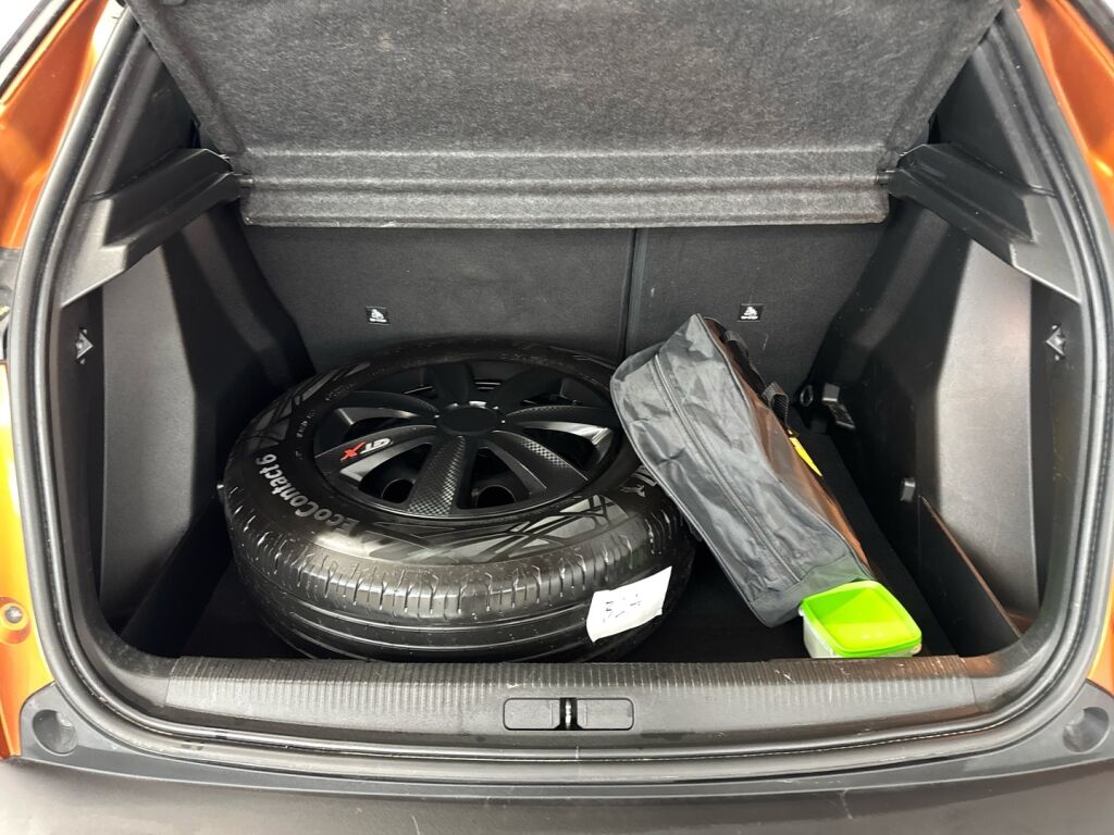 Peugeot e-2008 2022 Oranssi