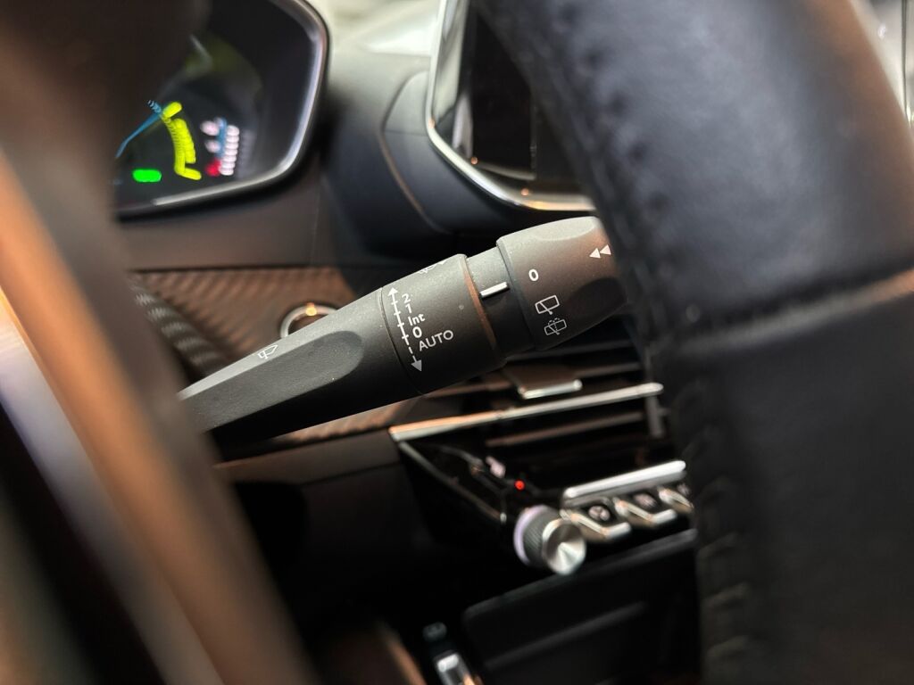 Peugeot e-2008 2022 Oranssi