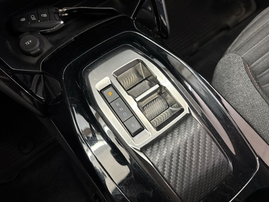 Peugeot e-2008 2022 Oranssi