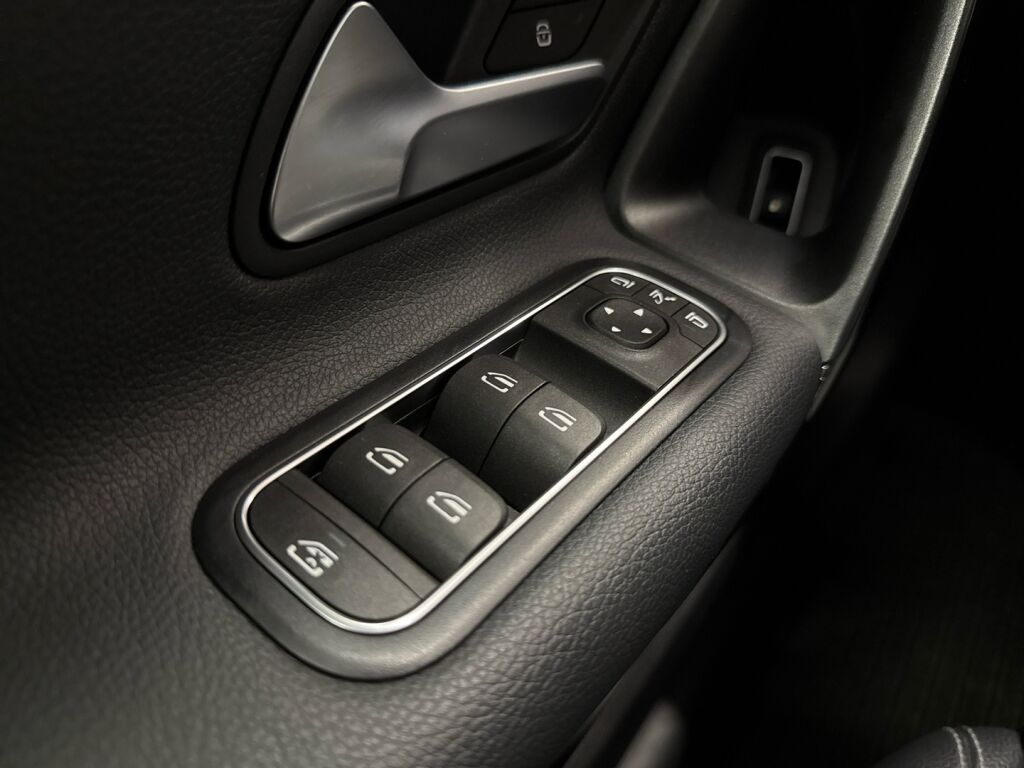 Mercedes-Benz A 2020 Valkoinen