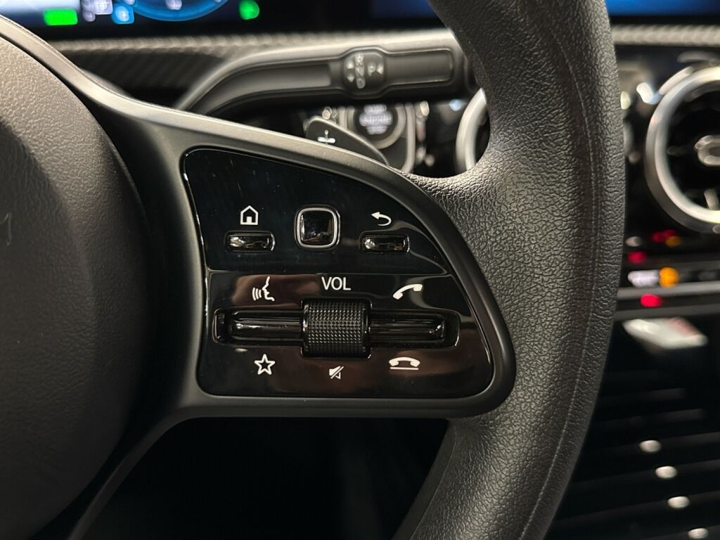 Mercedes-Benz A 2020 Valkoinen