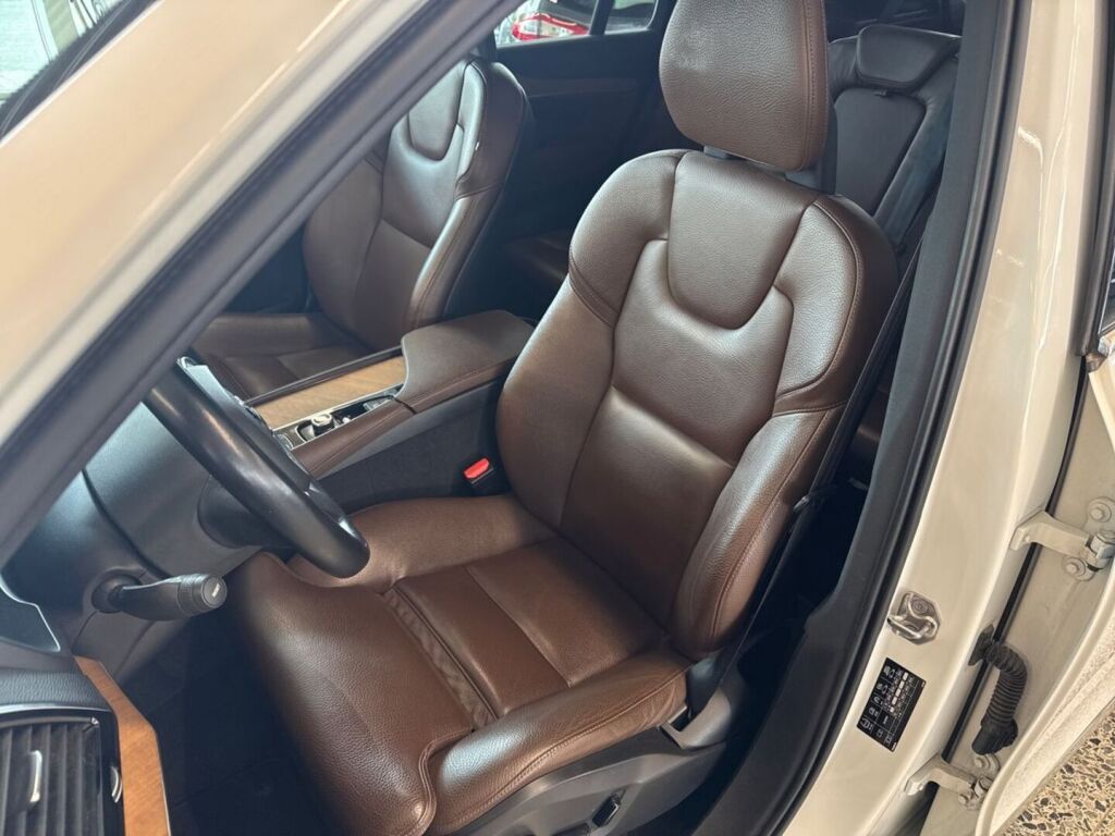 Volvo XC90 2021 Valkoinen