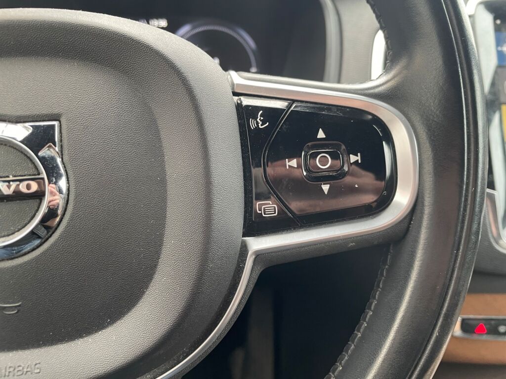 Volvo XC90 2021 Valkoinen