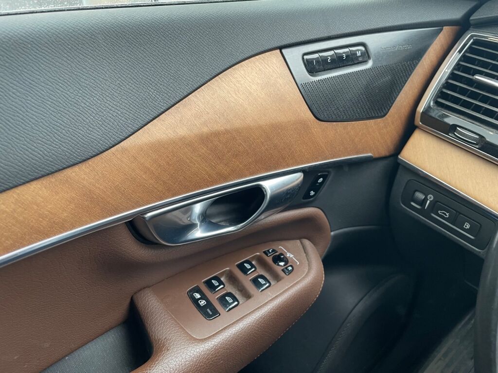 Volvo XC90 2021 Valkoinen