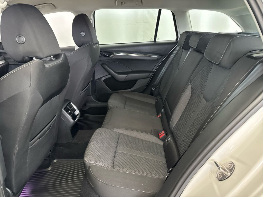 Skoda Octavia 2021 9
