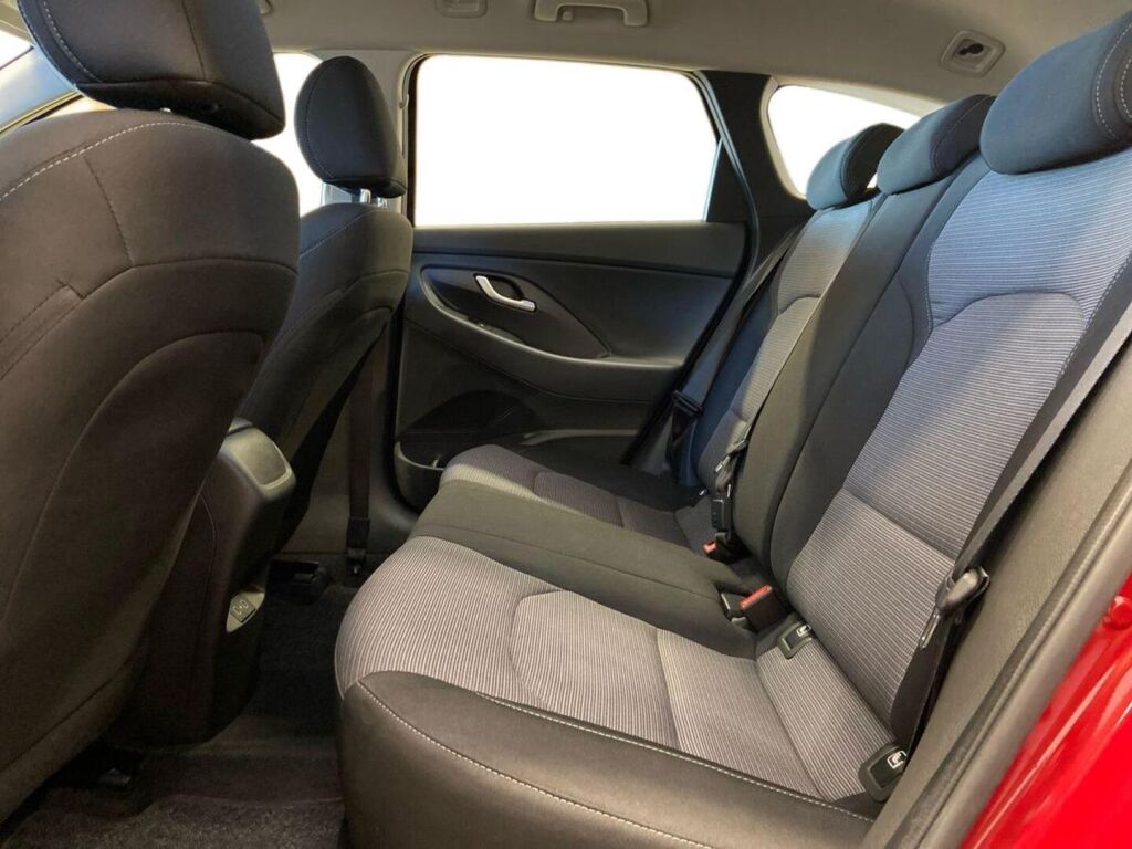 Hyundai i30 Wagon 2024 Punainen