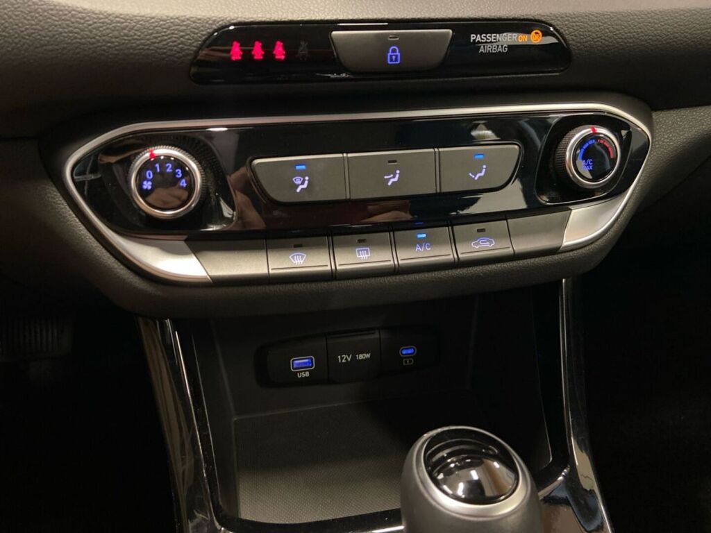 Hyundai i30 Wagon 2024 Punainen