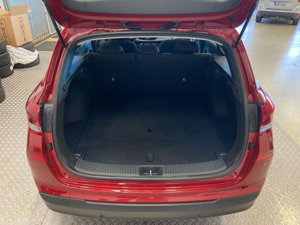 Hyundai i30 Wagon 2024 Punainen
