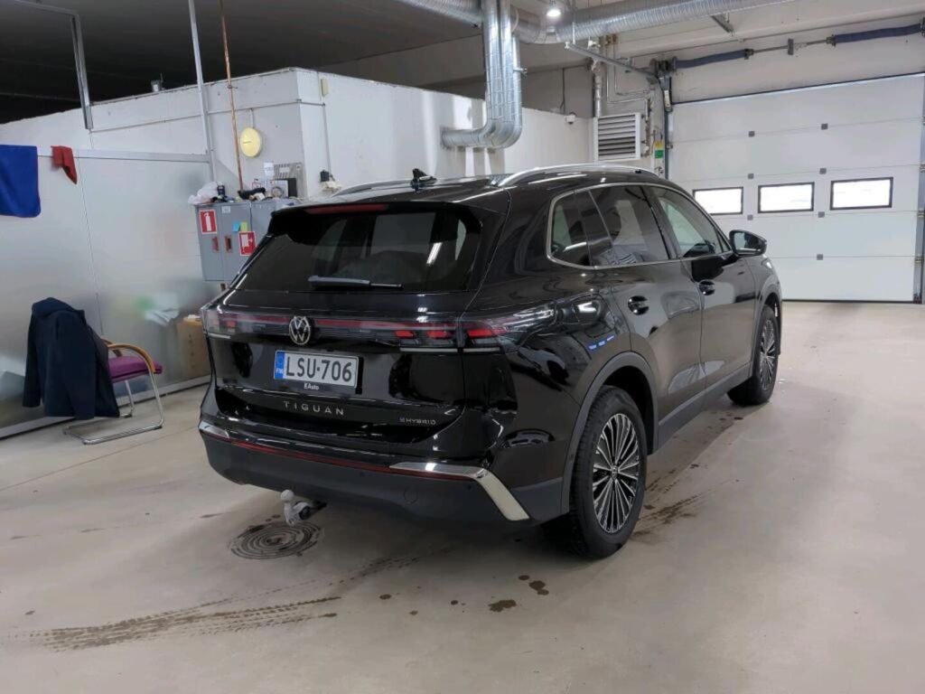 Volkswagen Tiguan 2024 Musta