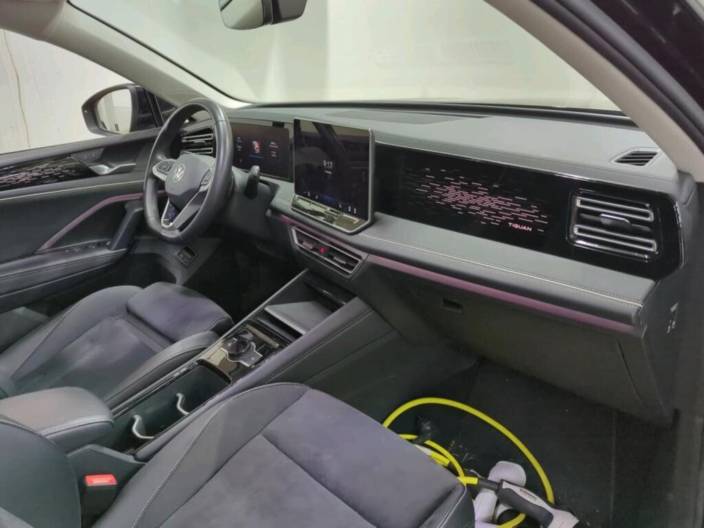 Volkswagen Tiguan 2024 Musta