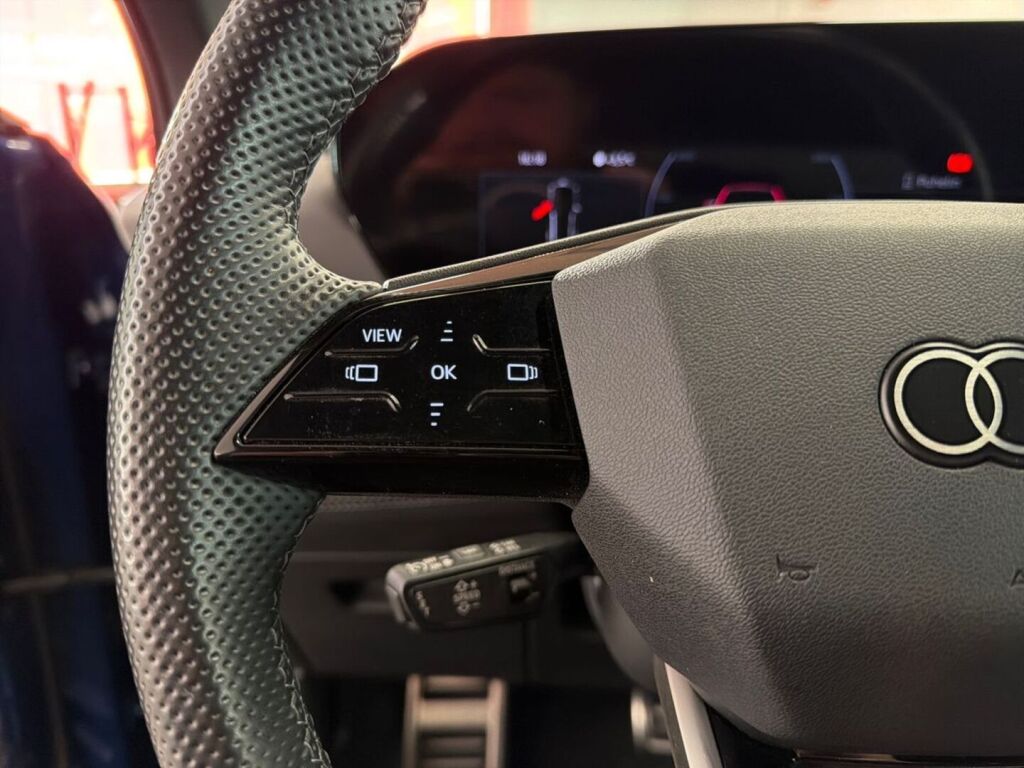 Audi SQ6 e-tron 2024 Sininen