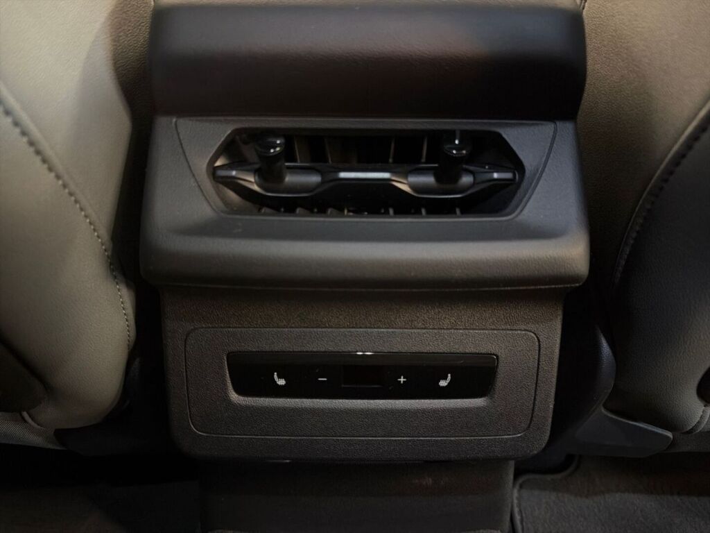 Audi SQ6 e-tron 2024 Sininen