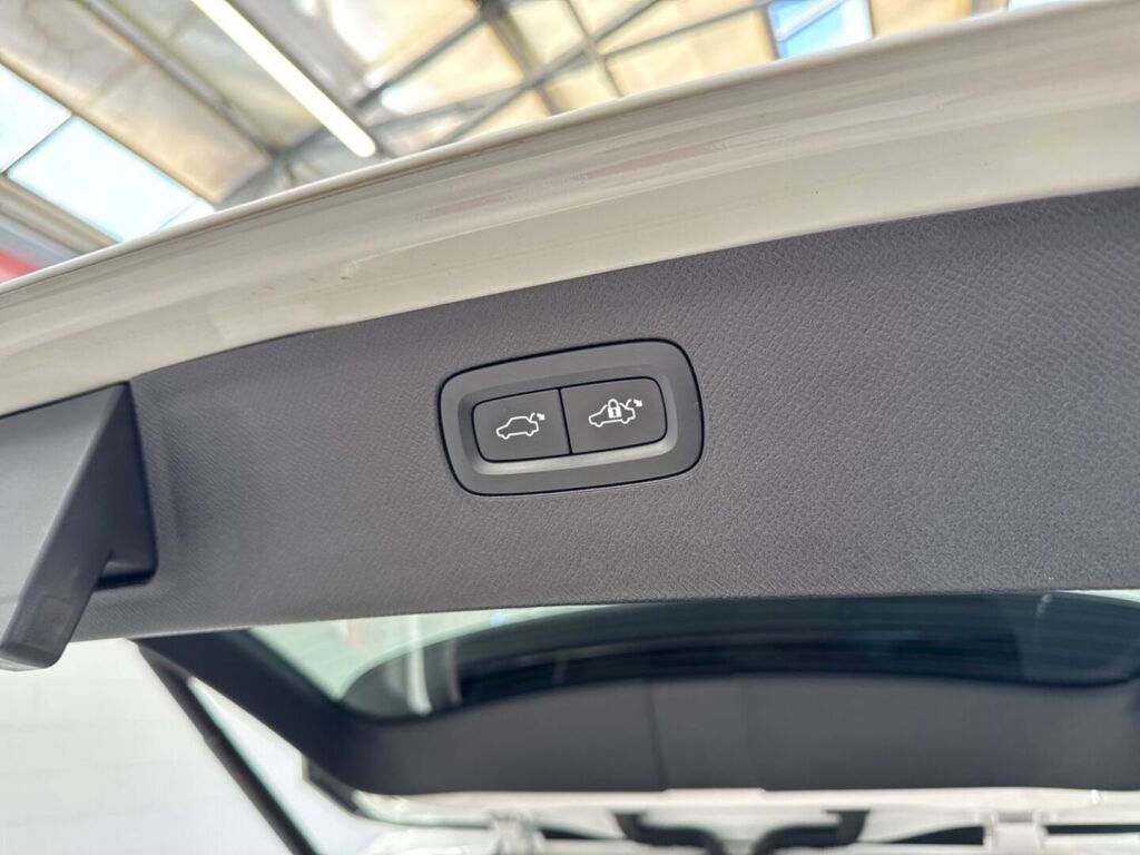 Volvo XC90 2022 Valkoinen