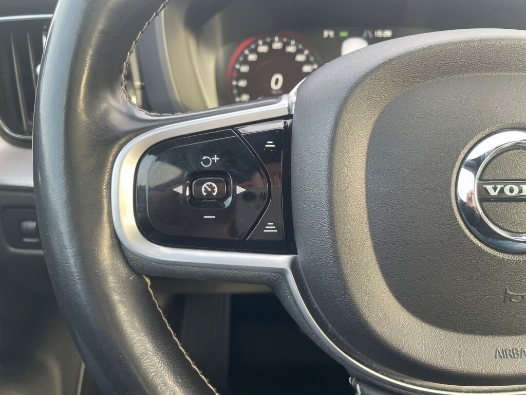 Volvo XC60 2021 Harmaa