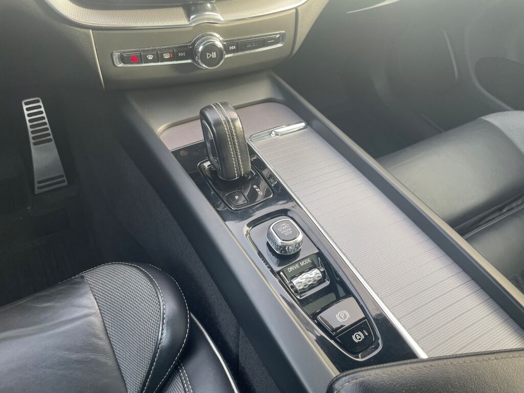 Volvo XC60 2021 Harmaa