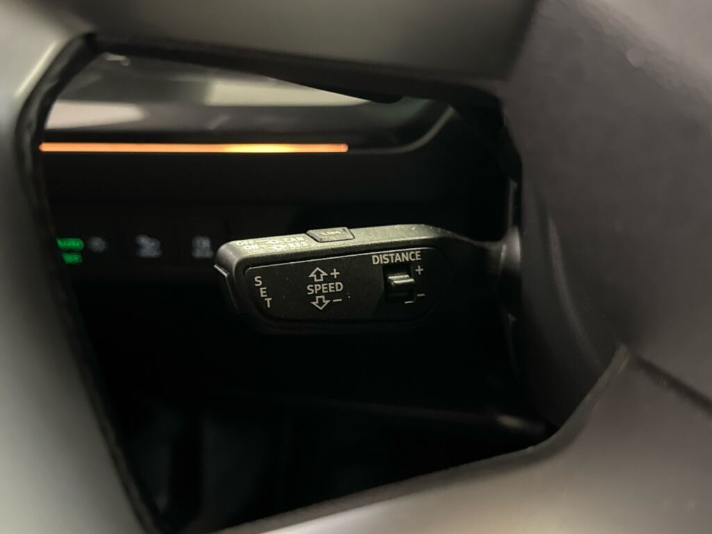 Audi Q4 e-tron 2021 Harmaa