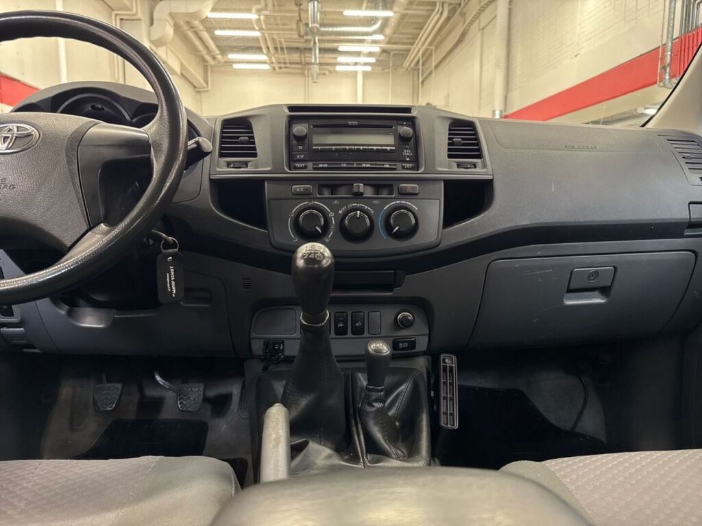 Toyota Hilux 2013 Harmaa