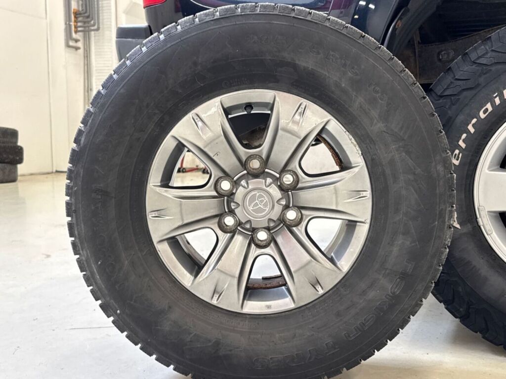 Toyota Hilux 2013 Harmaa