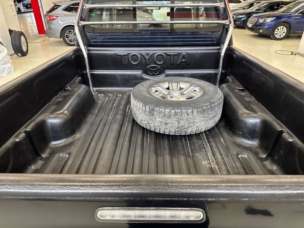 Toyota Hilux 2013 Harmaa