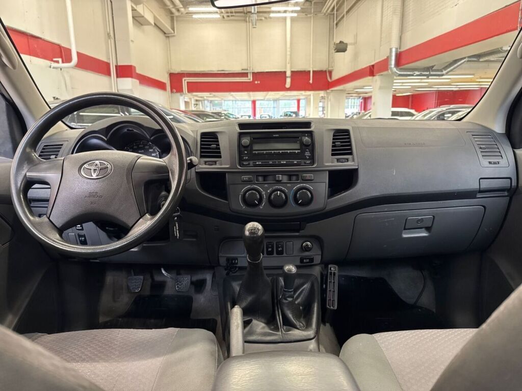 Toyota Hilux 2013 Harmaa