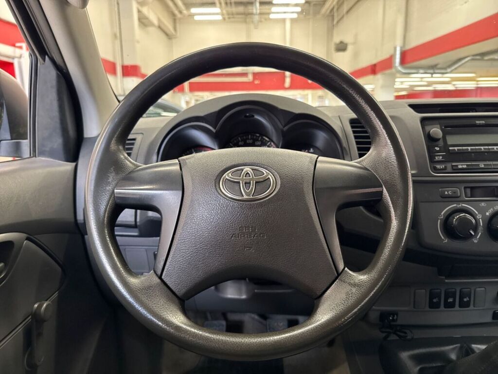 Toyota Hilux 2013 Harmaa