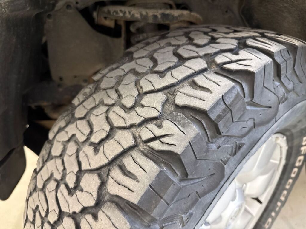 Toyota Hilux 2013 Harmaa