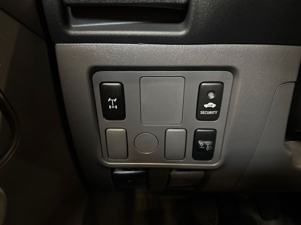 Toyota Hilux 2013 Harmaa