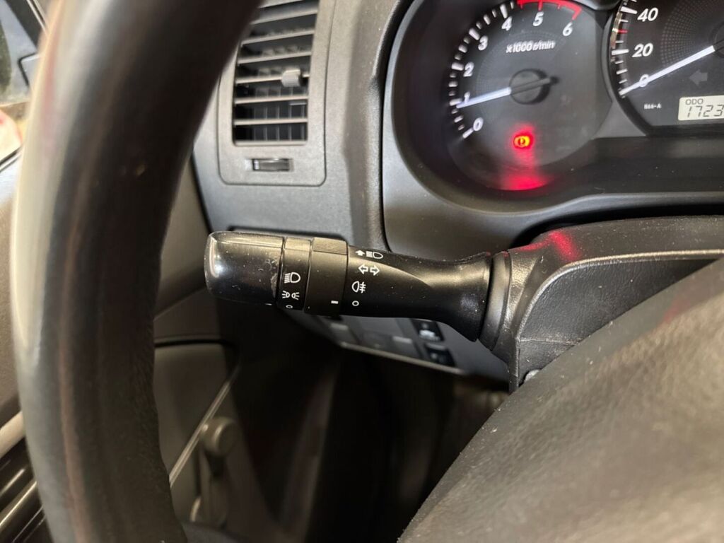 Toyota Hilux 2013 Harmaa