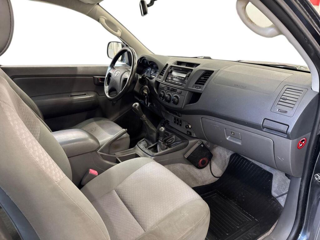 Toyota Hilux 2013 Harmaa