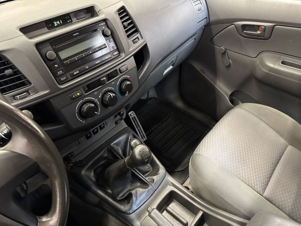 Toyota Hilux 2013 Harmaa